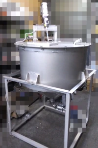 撹拌機付きステンレスタンク　充填機用　TS-330 溶接架台