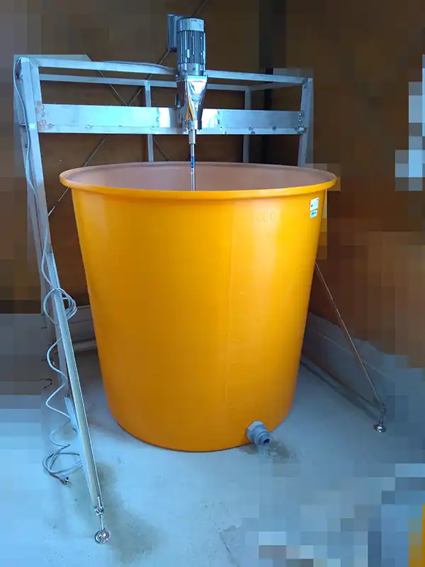 1000L樹脂タンク 架台付ステンレス撹拌機